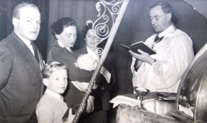 celá rodina pohromadě na křtu Susan - zprava Pepík, René, Zdeňka a Milan (Jerry), Sydney 1953