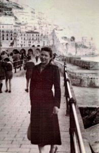 maminka na procházce Neapolí