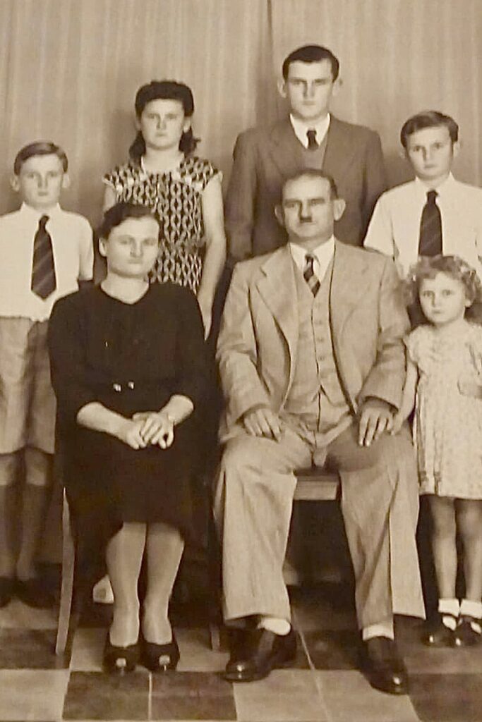 Martin Handl s manželkou a dětmi
